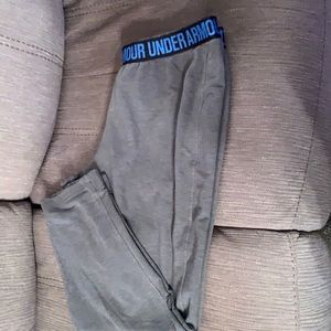 Ladies loose fit Under Armour capri’s